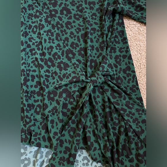 NWOT Beacon Apparel Animal Print Front Tie Blouse 2x - Picture 4 of 8
